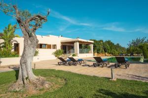 Villa Kety -Luna con preciosa piscina y vistas !