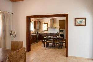 Villa Kety -Luna con preciosa piscina y vistas !