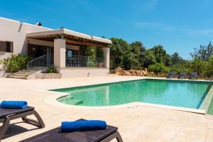 Villa Kety -Luna con preciosa piscina y vistas !