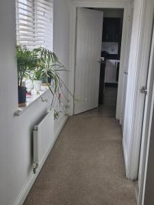 The Lancers - Modern Double Room with En-Suite, Parking & Fast WiFi - Close to Eurotunnel