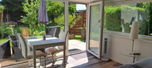 All-in-One Apartment mit eigener Sonnenterrasse im Garten