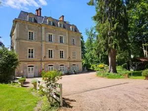 Château de MontSablé - Bulhon Château de MontSablé - Bulhon