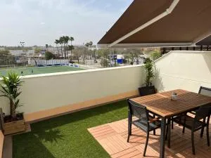 Duplex con terraza privada y parking a 15 minutos de Sevilla - 洛斯帕拉西奥西维利亚夫兰卡