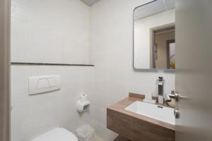 Nasma Luxury Stays - Elevated Comfort & Style in a 24th Floor Apartment