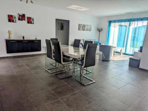 Maisons de vacances Gite Zenevasion : Maison 3 Chambres 