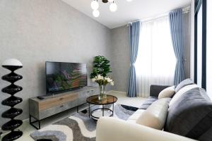 Grand Riverside Aparment 4Brs 5 Beds near D1