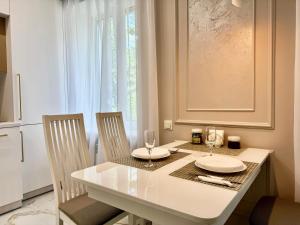 ApartPoltava NEW PALACE 2023 Вишукані апартаменти на Соборності Центр Готельні чеки