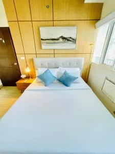 15 Elegant Urban Suite - Cari Mayor