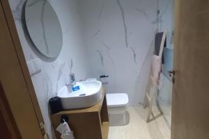 Cozy one bedroom apartment - 5 mints to downtown