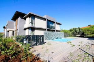 Zimbali Lakes Boulevard Edge