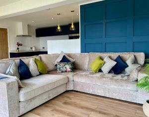 Phoenix Lodge - Luxury 2 ensuite bedrooms, lakeside views