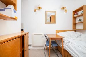 Compact apartment in central London