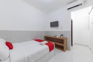 RedDoorz at Kedawung Aurel Cirebon