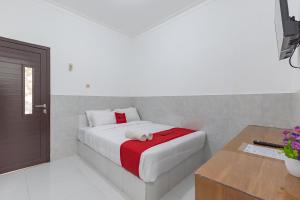 RedDoorz at Kedawung Aurel Cirebon