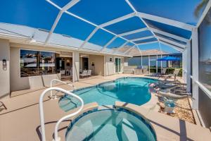 CoralVilla Lazy Days - comfortable, pool & spa, great boat location