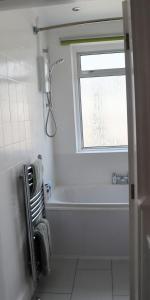 Comfort In Ipswich -3 bedroom house with parking