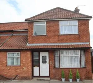 Comfort In Ipswich -3 bedroom house with parking - Claydon