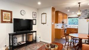 Cozy Lovely flat 3km to CBD