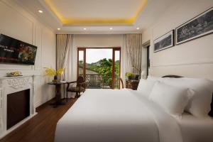 Phòng Deluxe Giường Đôi Có Ban Công (Deluxe Double Room with Balcony)