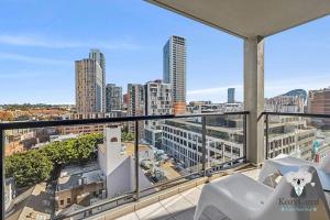 KozyGuru | Central Sydney | 2 Bed 2 Bath City View