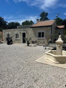 Maison, hauteur de Nimes