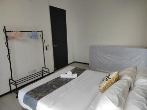 Seaview Infinity Pool , 40th , 9pax, 3Rooms 2Carpark