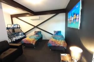 AMAZING 5-Star WATERFRONT RETREAT ON THE RIVERWALK