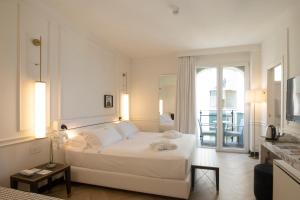 Deluxe Triple Room with Sea View