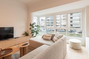 Deluxe 4 rooms apartment with casino view at the beach and free parking