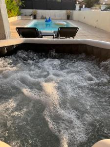 Villas Villa avec piscine et Jacuzzi entre Aix et Marseille : photos des chambres