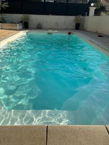 Villas Villa avec piscine et Jacuzzi entre Aix et Marseille : photos des chambres