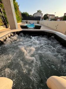 Villas Villa avec piscine et Jacuzzi entre Aix et Marseille : photos des chambres