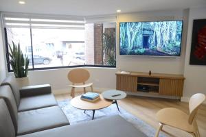 Beautiful 3 BR Apt in Zona Rosa