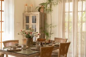 ELIVAAS 4 BHK with Pvt pool & Bar - PinkSky