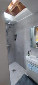 Sophisticated Seafront 3BD Suntrap Landscaped Yard