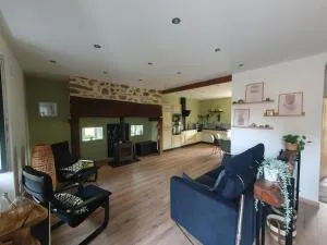 Maison dans ancien corps de ferme 4 à 6 personnes - Seilhac