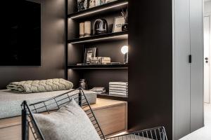 Luxury Residence in old Marais, 3 BR, Patio, Sauna, Fitness Room, AC