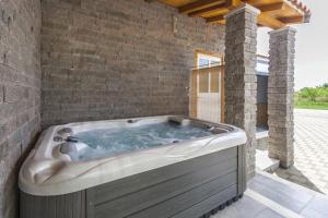 Villa Sole Istria near Pula for 7 people with jacuzzi and children playground