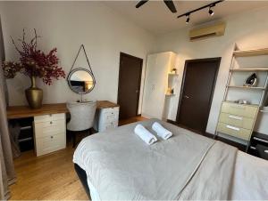 REGALIA RESIDENCE,SKY POOL home stay