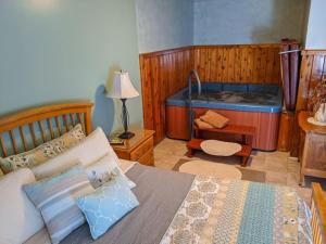 Springbrook Inn AuSable