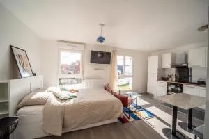 Suite POP 92 proche gare, stade de France, Parking - Cormeilles-en-Vexin