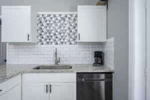 Quaint Home 2BR 1 BA Shared Pool