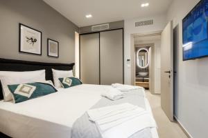 Exceptional Acropolis Suite by CloudKeys