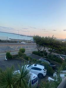 Balcony Flat next to Port, Sea view, Free Parking