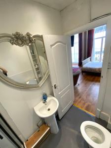 Balcony Flat next to Port, Sea view, Free Parking