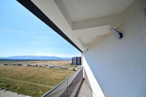 FLH - SIBIU - The Evolution LUXURY Apt - 2 Bedrooms, 1 Livingroom, 2BA with 3 ACs Units and Panoramic view - Sleeps 6 - Shopping City Mall