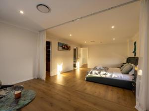 Brand New 5B Luxury Modern Dream House at Rochedale