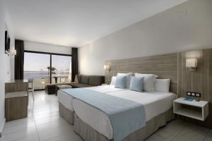 Double Sea View Single Parent room in Alua Golf Trinidad