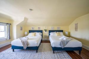 7BR 7BA Big House 1 block from Tropicana and Beach