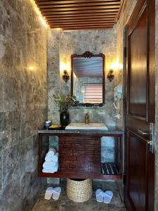 Phòng Deluxe Giường Đôi Có Ban Công (Deluxe Double Room with Balcony)